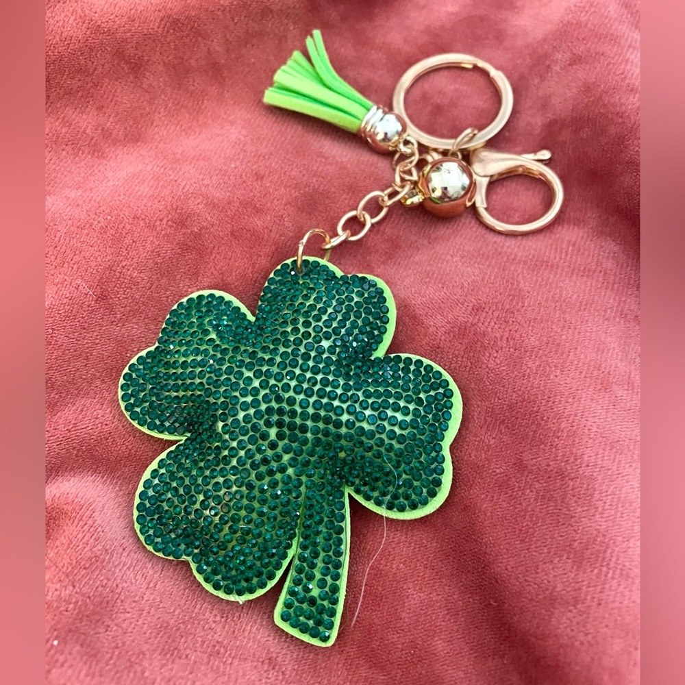 Sparkly Lucky 4-leaf clover bag charm/keyring